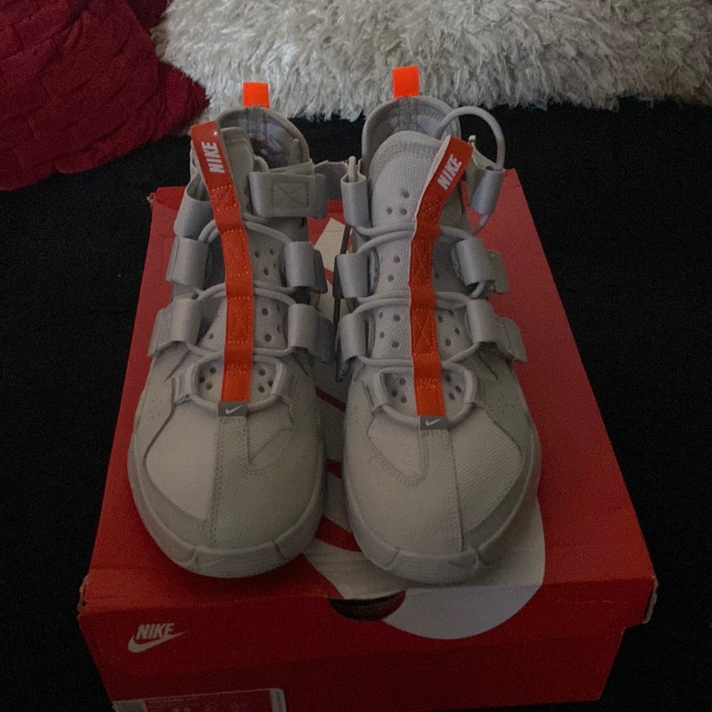 Nike Air Edge 270 9.5 Brand New!